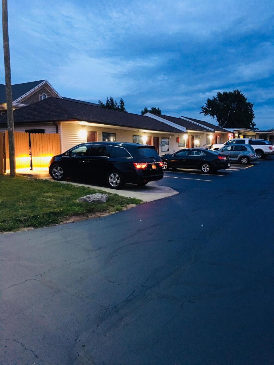 Budget Inn Williamsville Extérieur photo
